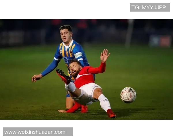 牛津联与什鲁斯的激烈对决揭示英甲联赛的竞争魅力与球队实力较量