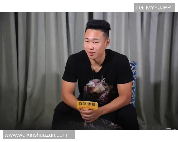 贺希宁：从年轻球员到篮球场上的闪耀明星之路