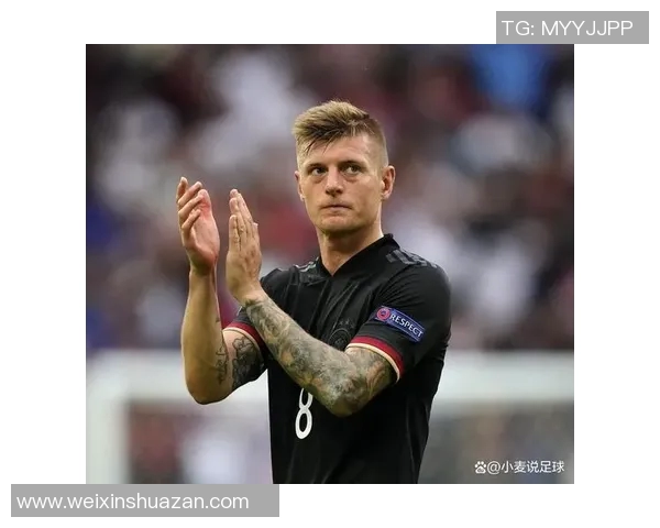 克罗斯在足球世界中的传奇之路与技术分析探讨