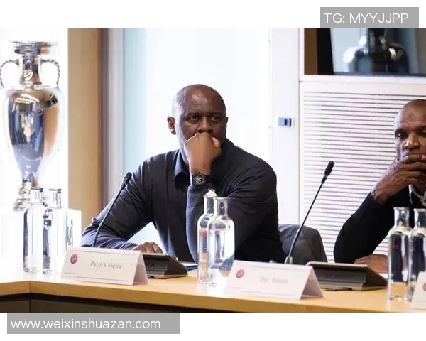 马丁内斯的传奇旅程:从青涩球员到世界足球巨星的蜕变与成就 马丁内斯的传奇旅程:从青涩球员到世界足球巨星的蜕变与成就